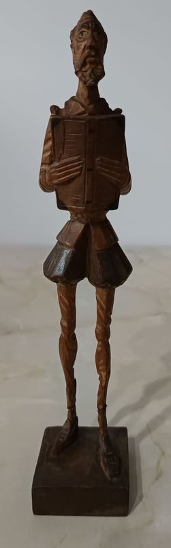 Talla en madera con la imagen de Don Quijote (piernas restauradas)