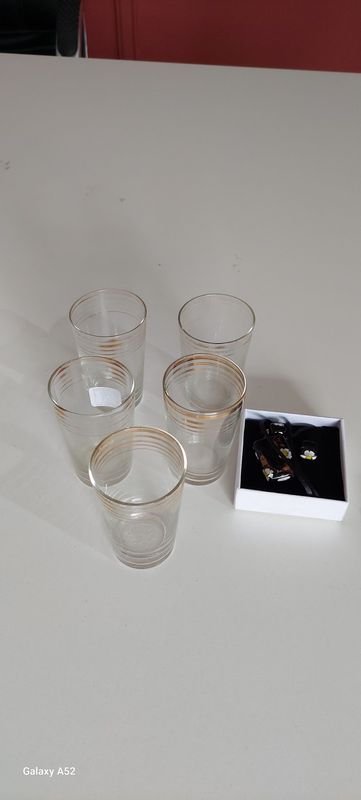 Lote anterior: Lotes de vasos y colgante con caravanas