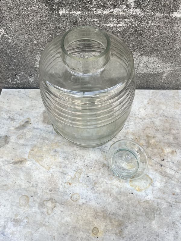 Botella de vidrio con tapa y canilla de bronce - imagen 4