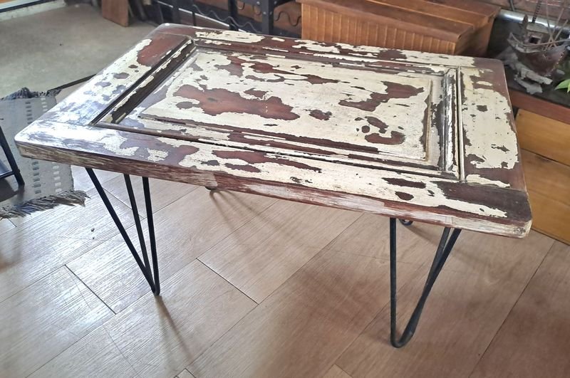 Lote siguiente: Mesa ratona echa rustica de estilo retro con patas harpina