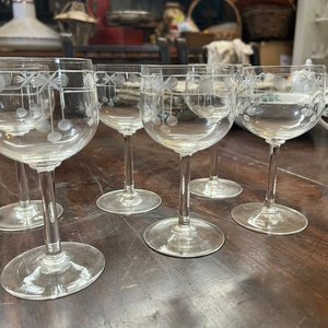 Lote siguiente: Juego de 6 Copas Antiguas de Cristal Tallado con Motivos Florales y Geométricos