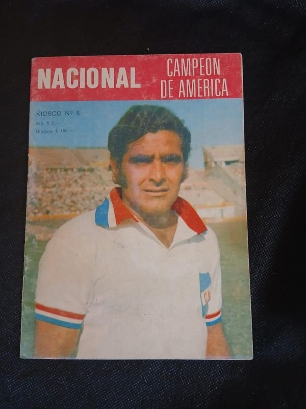 Revista "Nacional Campeón de América" con Póster Central (c. 1971)
