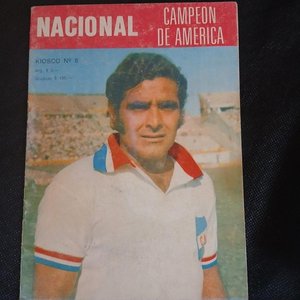 Lote siguiente: Revista "Nacional Campeón de América" con Póster Central (c. 1971)