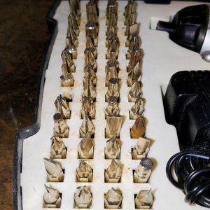 Atornillador Inalámbrico Bauker con Puntas y Cargador en Valija - imagen 4