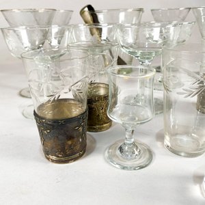 Conjunto de 19 Piezas: Hielera con Pinza, Copas y Vasos Vintage - imagen 3