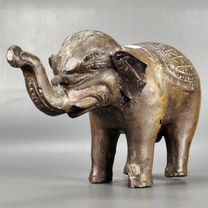 Elefante de Bronce Decorado con Detalles de Desgaste - imagen 10