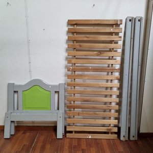 Lote anterior: Cama de 1 Plaza con Respaldo y Piecera Gris y Verde