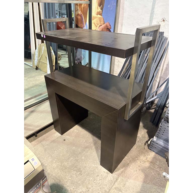 Lote siguiente: Mesa con estante y ruedas para oficina o estudio