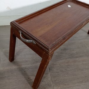 Mesita Plegable para Desayuno de Madera Oscura con Asas Metálicas - imagen 3