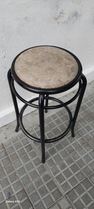 Taburete en hierro con asiento de mármol - imagen 5