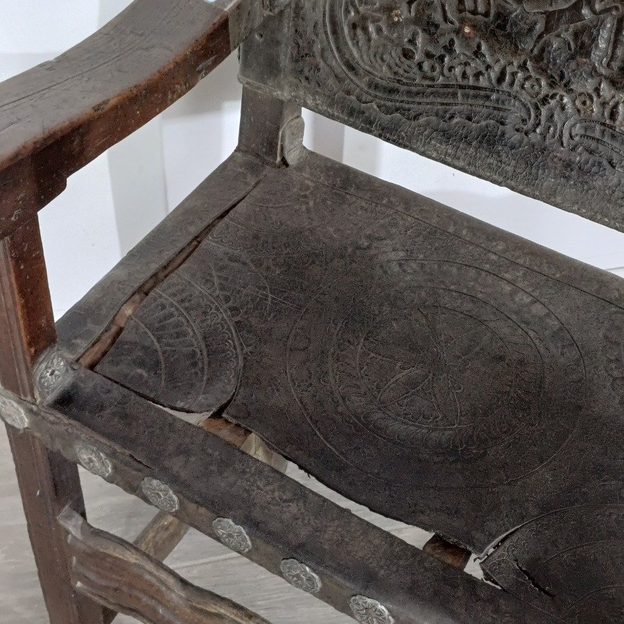 Sitial del siglo XVIII en madera y cuero con diseño campestre - imagen 8