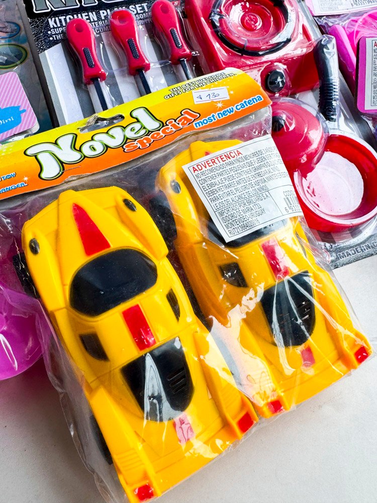 Colección de juguetes infantiles variados - imagen 2