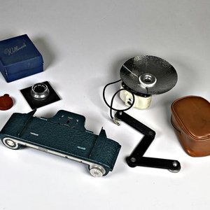 Lote de Accesorios Fotográficos Antiguos: Cámara Metopta, Lente Wollenak y Flash Kobold - imagen 1