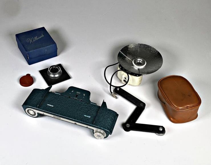 Lote de Accesorios Fotográficos Antiguos: Cámara Metopta, Lente Wollenak y Flash Kobold