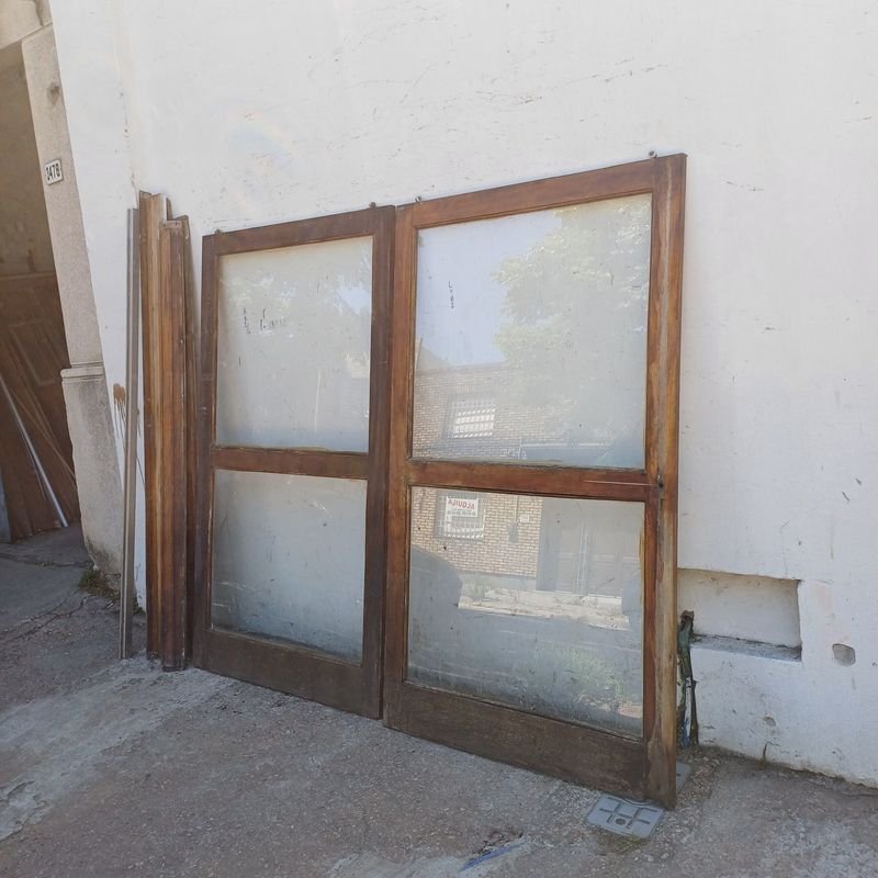 Puerta de madera con ventanas y marco desmontable - imagen 2