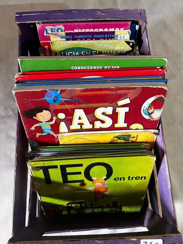 Cajón con Libros Infantiles Varios