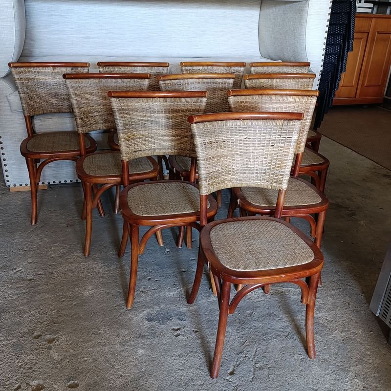 Sillas de madera maciza y ratán natural con posabrazos - imagen 2