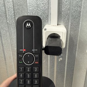 Teléfono Inalámbrico Motorola con Base y Cargador - imagen 3