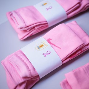 Par de Medias Deportivas Rosas Nike con Logo AUF y Lazo Rosa - imagen 3