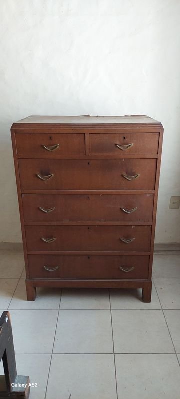 Lote siguiente: Mueble de madera para dormitorio