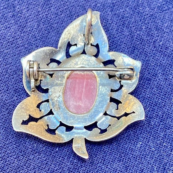 Prendedor de plata con diseño floral y piedra ovalada - imagen 2
