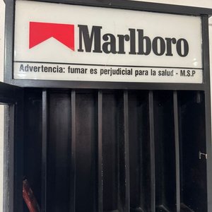 Lote siguiente: Cigarrera Marlboro Antigua con Luz y Llave