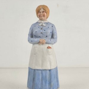 Figura de Porcelana de Mujer con Delantal - imagen 2