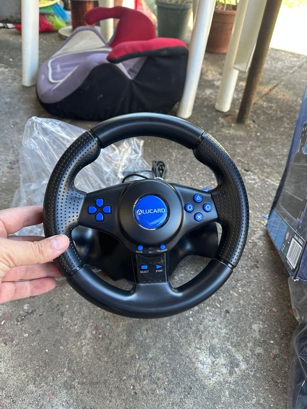 Volante ALUCAR para juegos en caja sin uso con pedales - imagen 5