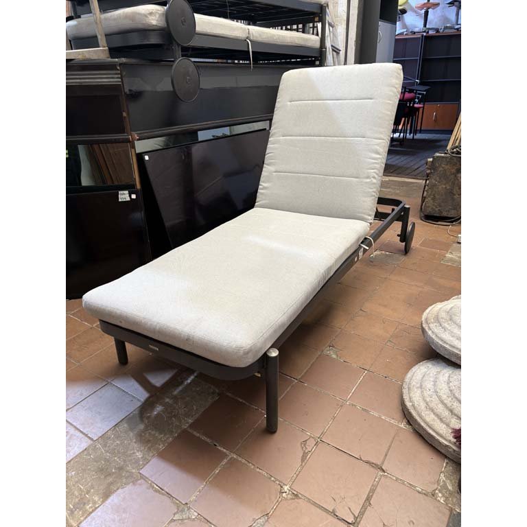 Item 2102446 - Image 0