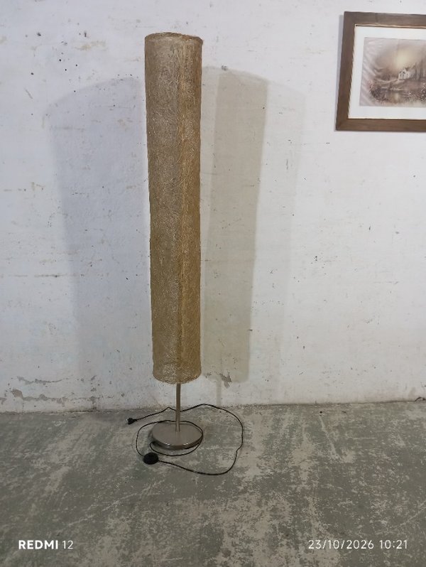 Lámpara de Pie Cilíndrica Beige con Base Metálica - imagen 1