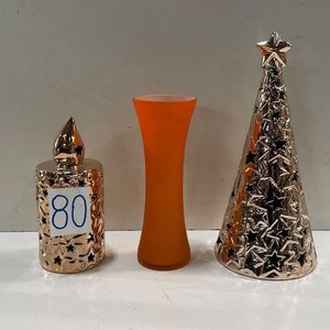 Lote siguiente: Adornos Navideños: Velón y Árbol de Estrellas, Florero Naranja