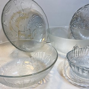 Set de 6 Piezas de Cristalería: Fuentes, Ensaladeras y Canasta con Diseños - imagen 3
