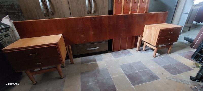 Mueble de cama y mesas de noche en madera - imagen 4