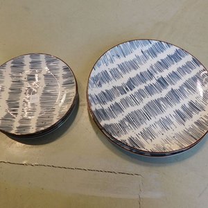 Conjunto de 5 platos diseño elegante de dos tamaños - imagen 3