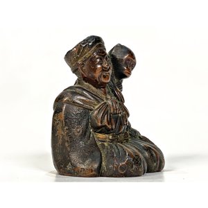 Escultura en Bronce: Anciano Oriental con Mono en el Hombro - imagen 4