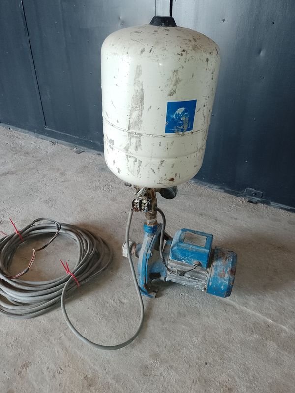 Bomba de agua monofásica con tanque presurizador - imagen 1