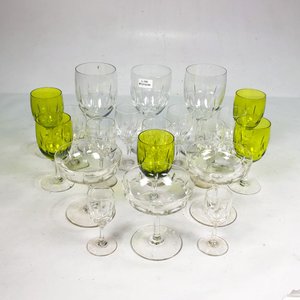 Lote anterior: Juego de 19 Copas de Cristal de Diferentes Tamaños y Colores