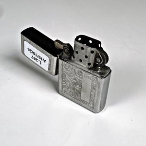 Lote siguiente: Encendedor Zippo Plateado Cincelado