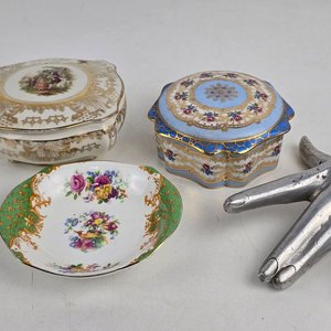 Lote siguiente: Lote de 3 Cajas de Porcelana Limoges, Bavaria y Despojador Inglés