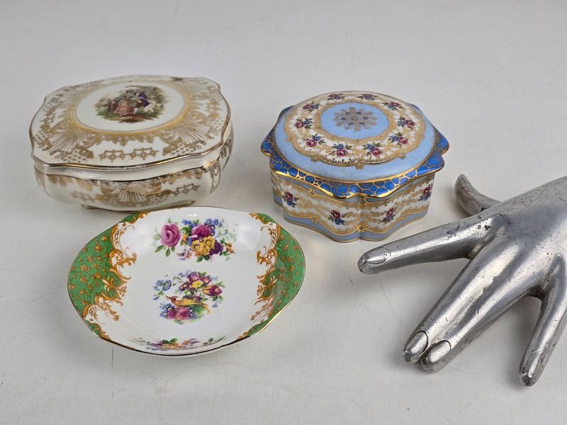 Lote de 3 Cajas de Porcelana Limoges, Bavaria y Despojador Inglés
