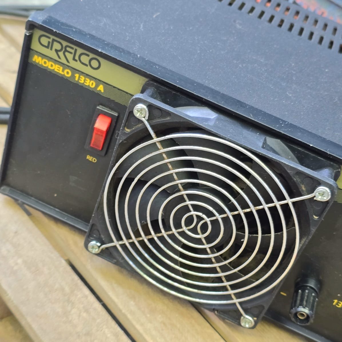 Lote siguiente: Funete de poder 30-40A - Equipo electrónico