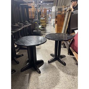 Par de Mesas de Bar Redondas de Madera Delfino Álvarez - imagen 1