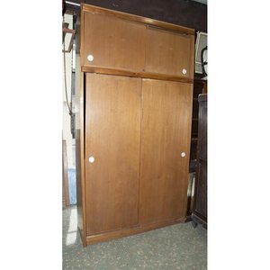 Lote anterior: Ropero de Madera con 4 Puertas Corredizas y 4 Cajones