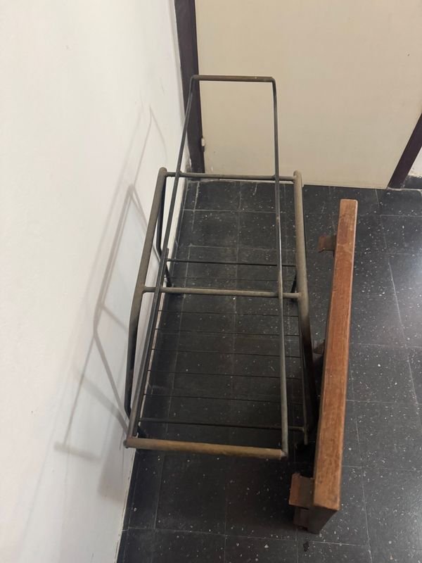 Mesa retro de TV en buen estado - imagen 6