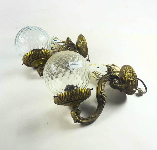 Par de Apliques de Bronce con Globos de Vidrio Hialino - imagen 1