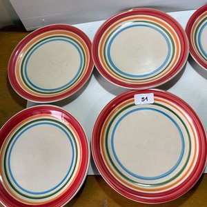 Lote siguiente: Lote de 12 Platos Llanos y Hondos con Diseño de Rayas de Colores