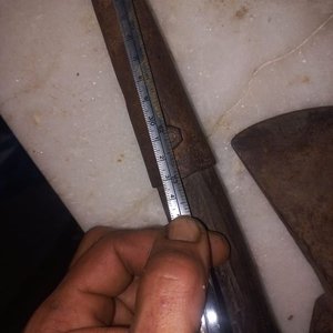 Lote de Herramientas Antiguas de Campo: Hacha, Cuchillo y Hoces - imagen 13