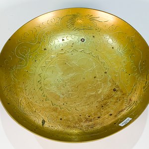 Centro de Bronce con Decoración Oriental y Base de Madera - imagen 2