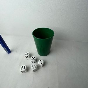 Juego de Generala con Cubilete Plástico y 5 Dados - imagen 4