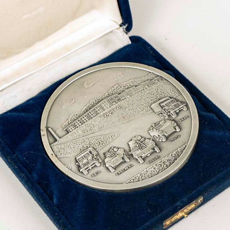 Lote siguiente: Medalla de bronce Engesa Brasil en estuche